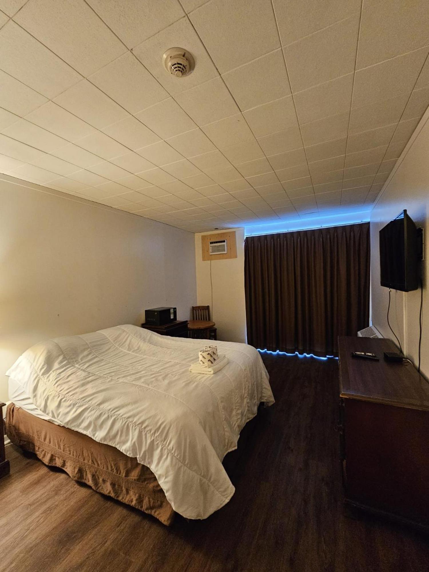 The Brunswick Hotel Complex Parry Sound Exterior photo